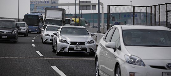 Sistem automatske asistencije pri vožnji na autoputu