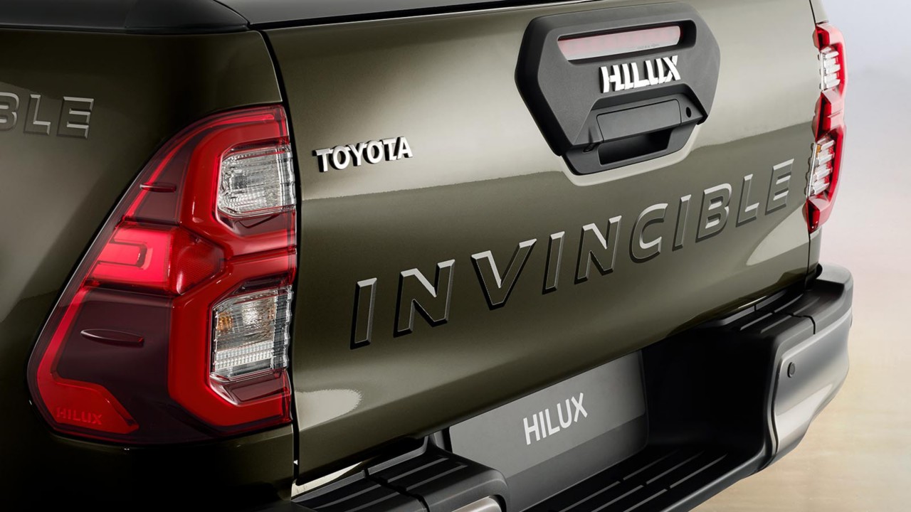 NOVA TOYOTA HILUX - JOŠ SPOSOBNIJI I S VIŠE STILA
